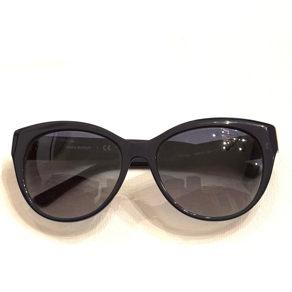 Tory Burch TY 7084 Sunglasses. In Case.